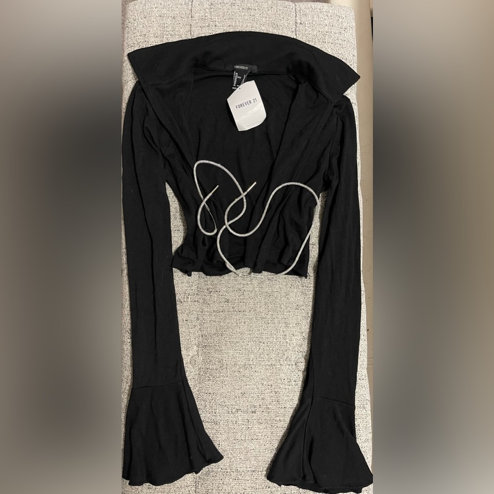 Long sleeve black shirt and pants with diamond ties in front.
